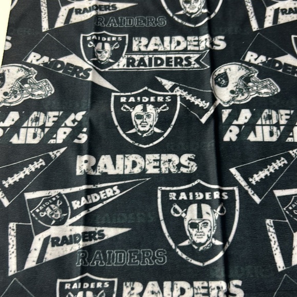 Oakland Raiders Neck Gaiter - Picture 2 of 3
